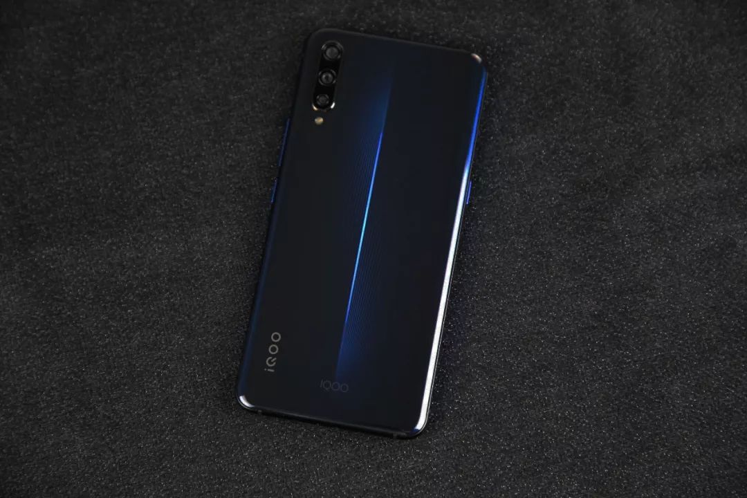 iqoo测评:虽是vivo子品牌,却一点也不vivo